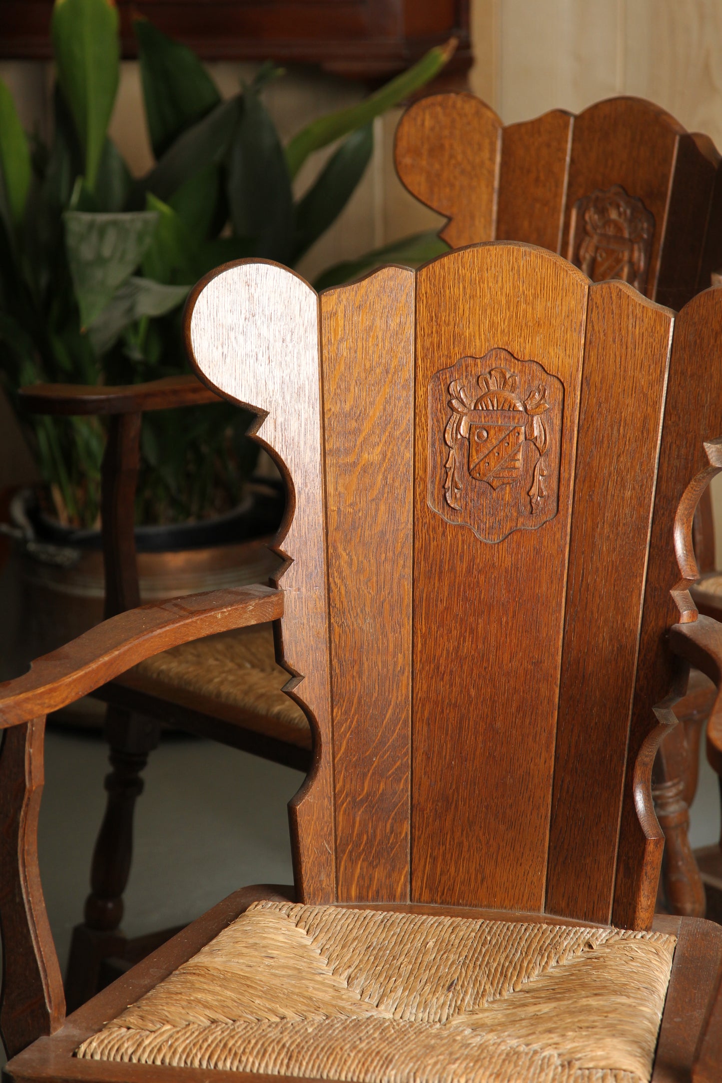 Set of 4 shield back oak carver chairs