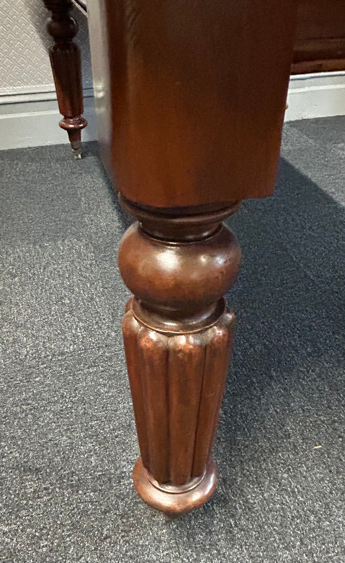 Victorian mahogany extending dining table