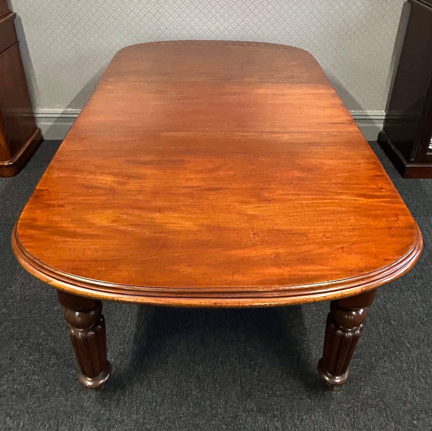 Victorian mahogany extending dining table