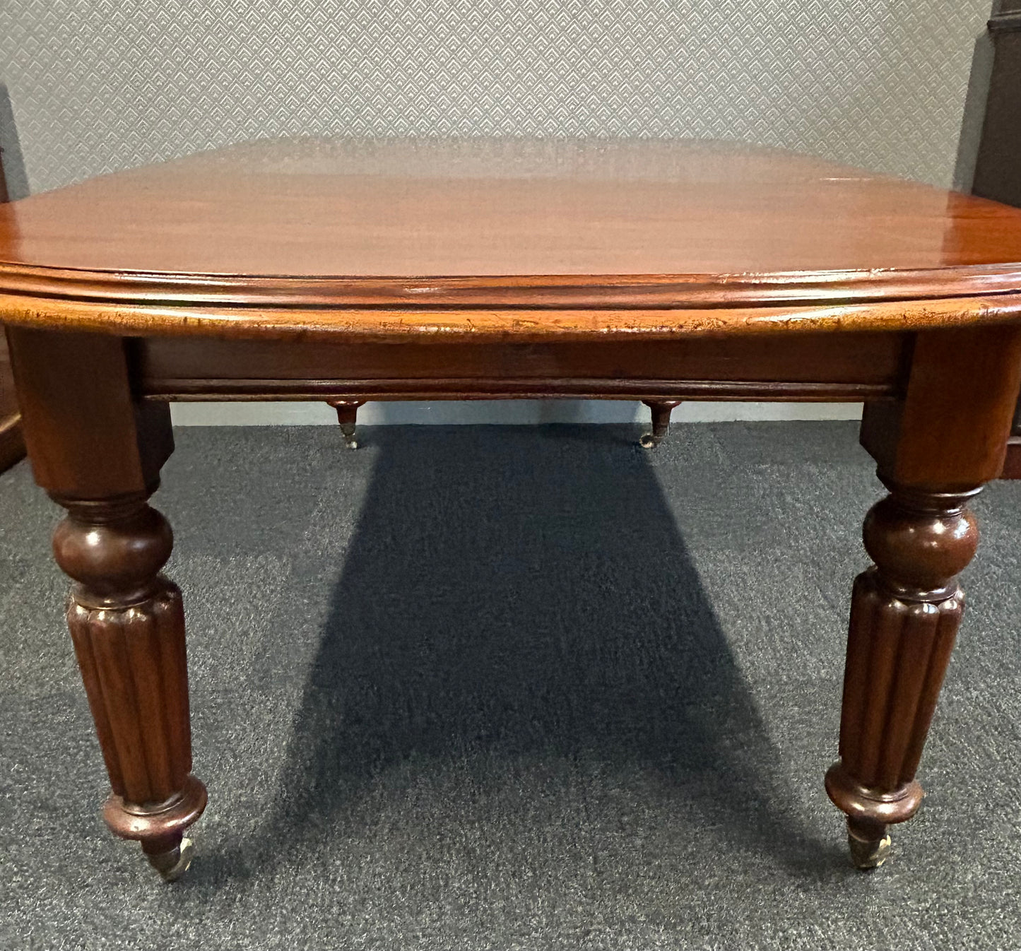 Victorian mahogany extending dining table